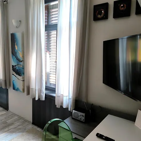 Urban Apartment *